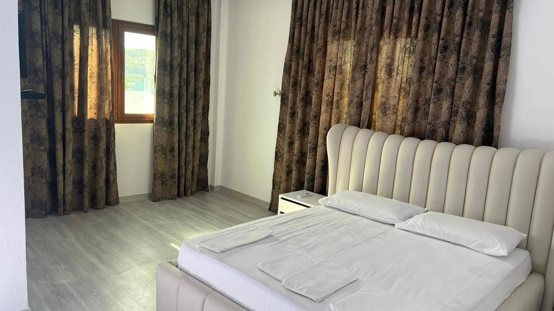 Hotel Veranda Mezez 3*,  Albania